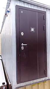 Фото двери бытовки